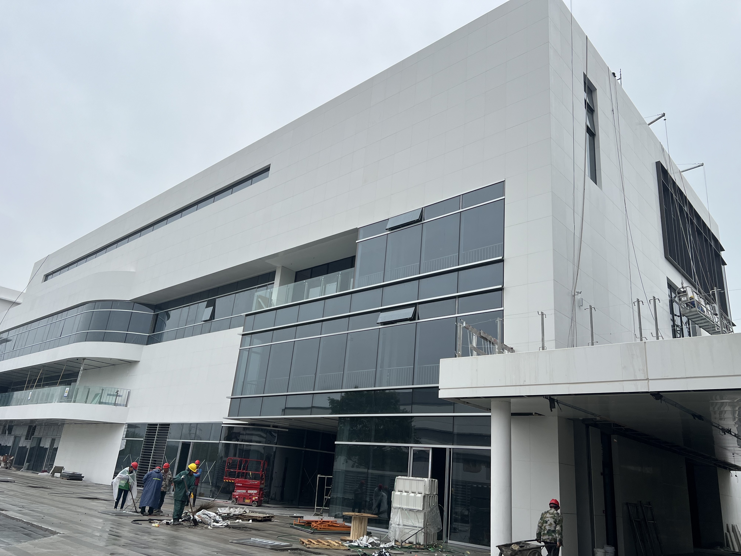 The Versatility of Travertine-Look Cultured Stone in Building Facade Applications