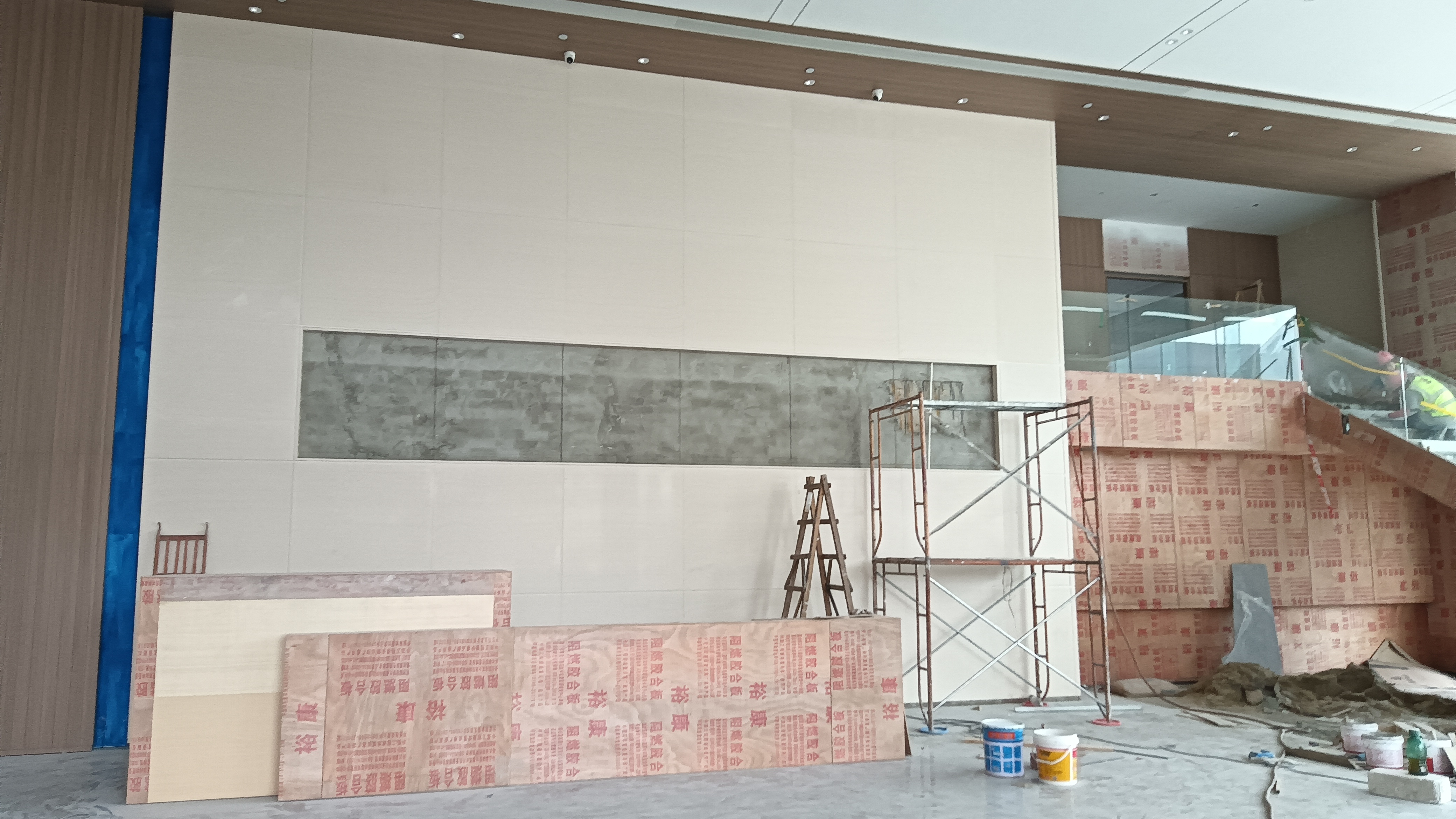 The Role of Andes Yellow Sandstone in Architectural Decoration
