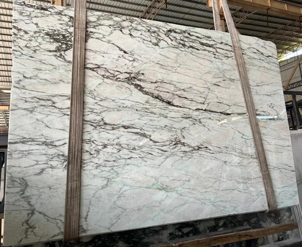 The trace radiation from qualified natural stone is negligible