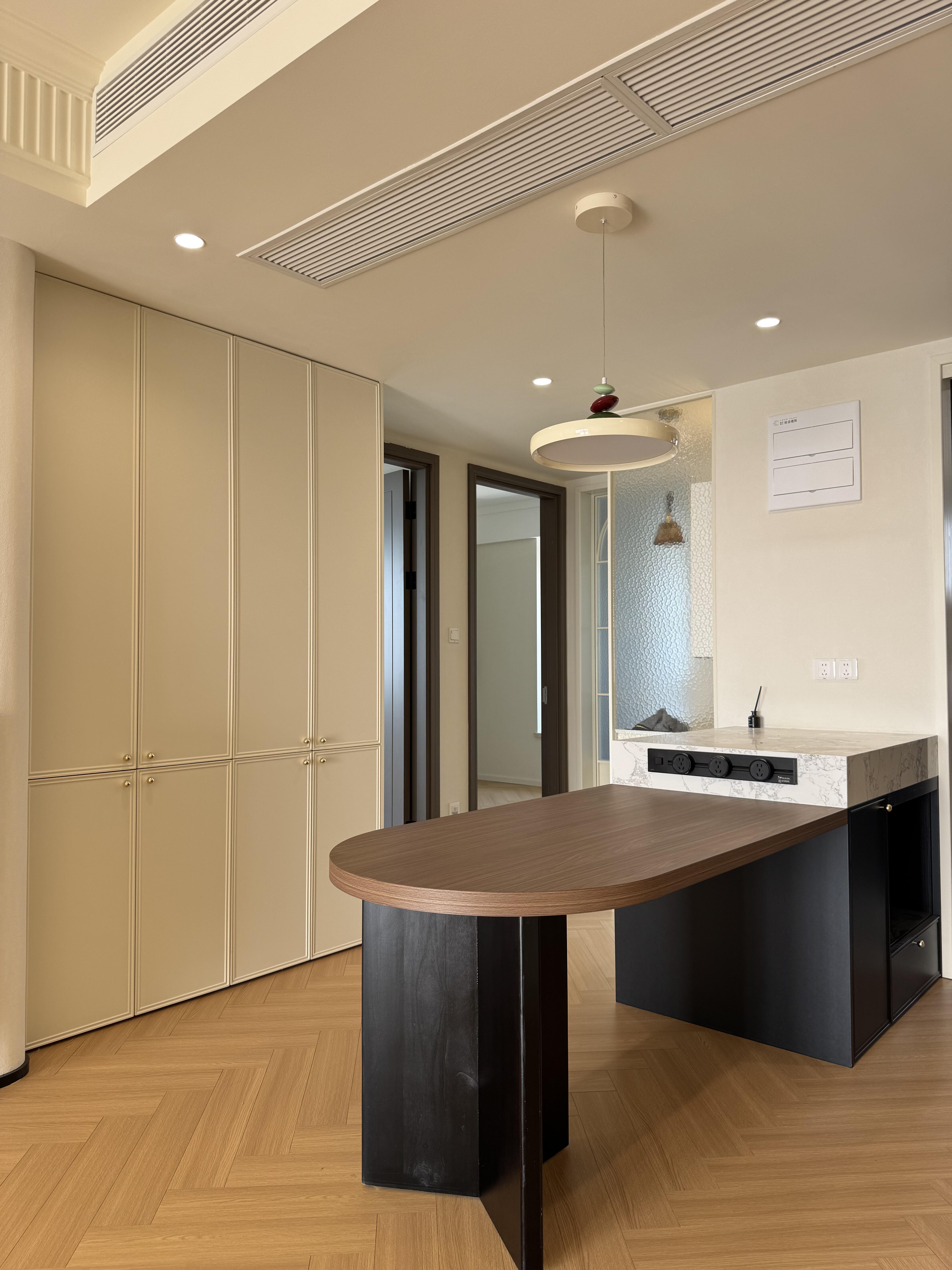 How to adjust interior decoration effects through stone colors
