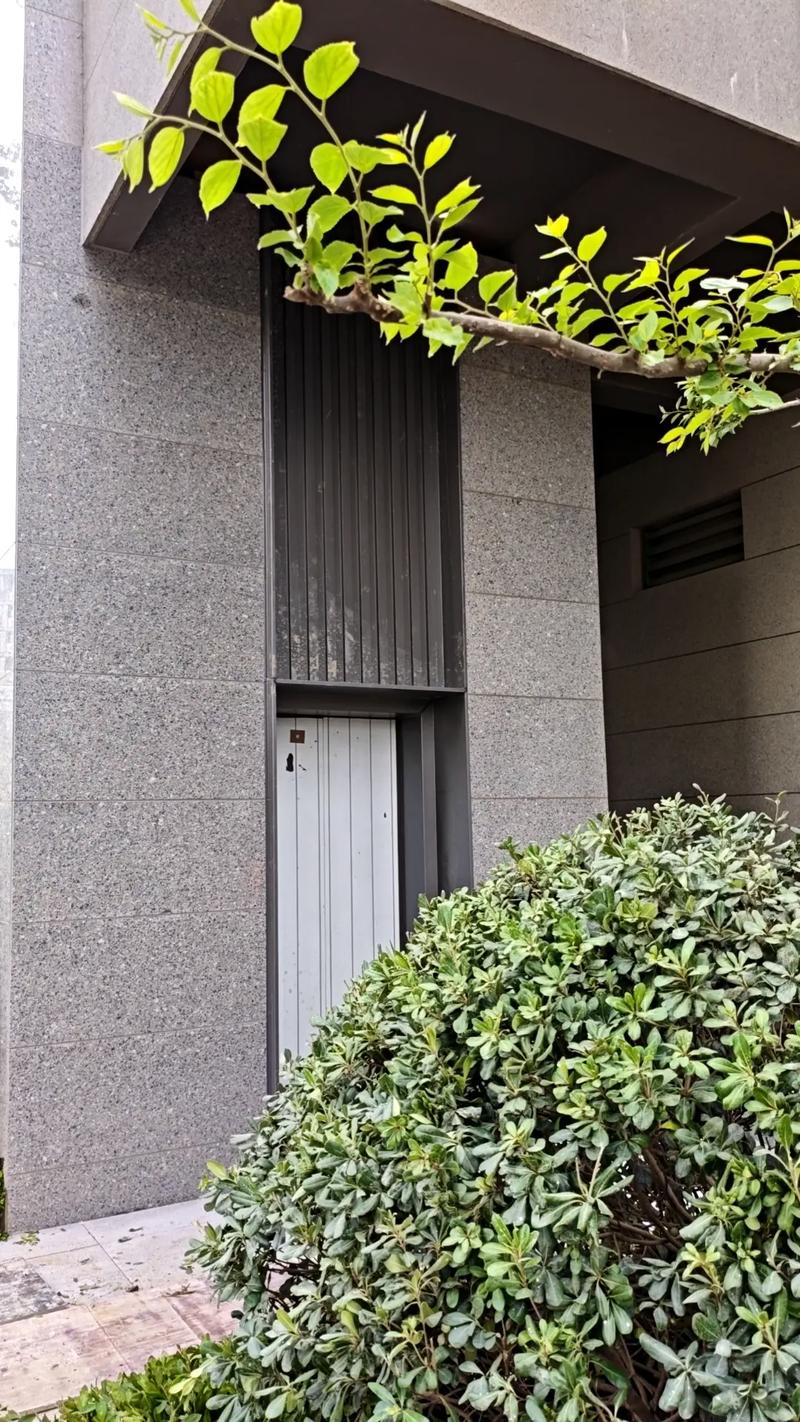 Two methods to reduce stone color difference