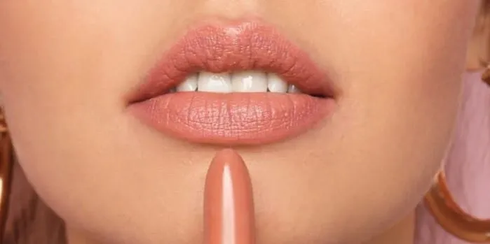 Transparent Magic Lipstick